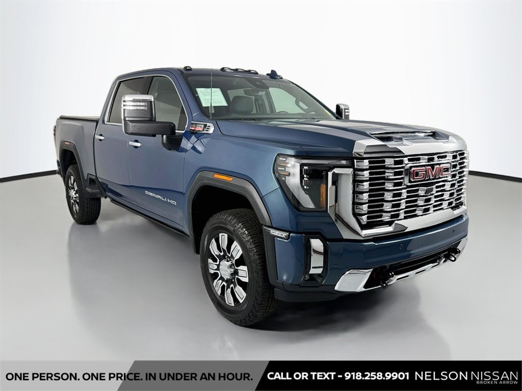 Used 2024 GMC Sierra 2500 Denali w/ Technology Package AWD/4WD image 3
