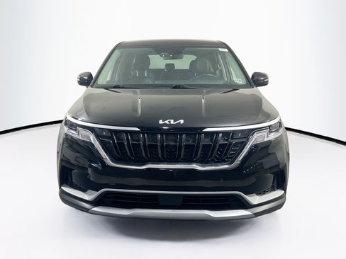 Used 2024 Kia Carnival EX FWD image 2