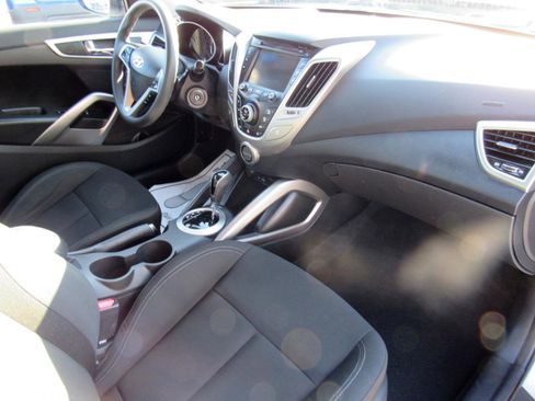 Used 2013 Hyundai Veloster 3dr Cpe Auto w/Black Int image 21