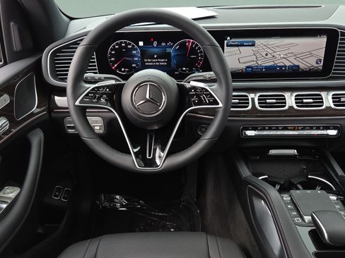 Used 2025 Mercedes-Benz GLE 450e 4MATIC image 12