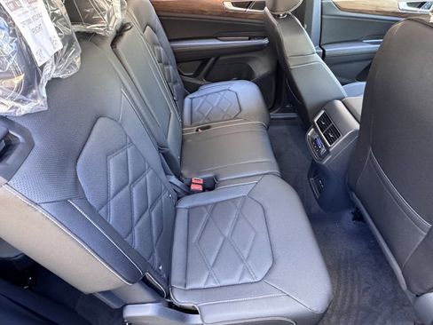 New 2026 Volkswagen Atlas SE image 17