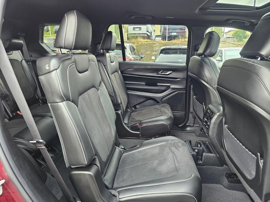 Used 2023 Jeep Grand Cherokee L Laredo AWD/4WD image 13