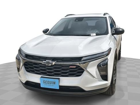 Certified 2025 Chevrolet Trax RS w/ Sunroof Package FWD image 1