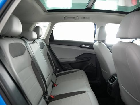 Used 2022 Volkswagen Taos SE image 38