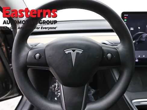 Used 2021 Tesla Model 3 Standard Range Plus image 10