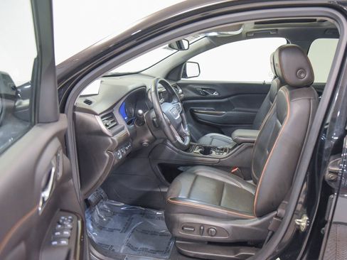 Used 2023 GMC Acadia AT4 image 2