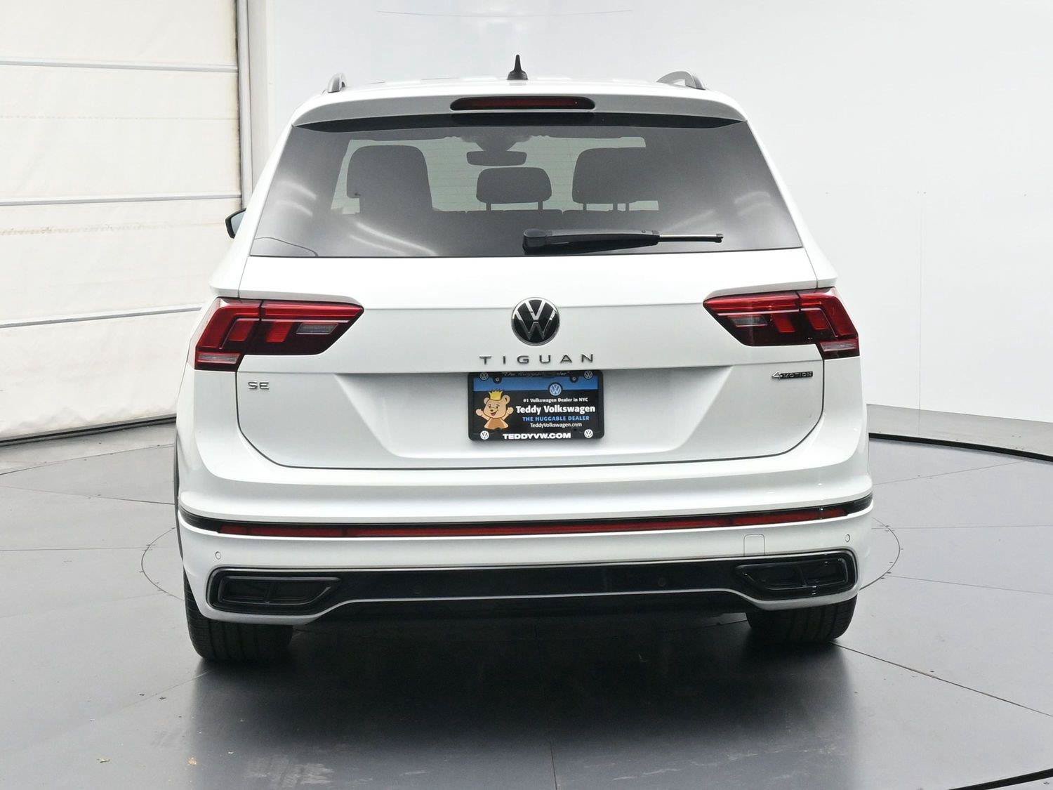 Certified 2024 Volkswagen Tiguan SE R-Line AWD/4WD image 24