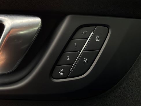 Used 2025 Buick Enclave Sport Touring w/ Power Package FWD image 25