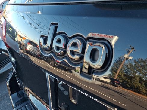 Used 2022 Jeep Grand Cherokee Laredo X image 31