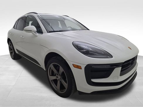 Used 2024 Porsche Macan image 2