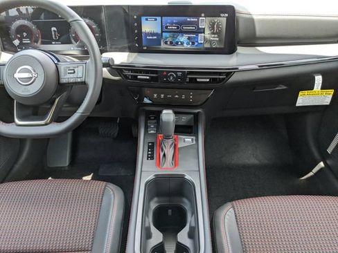 Certified 2025 Nissan Kicks SR FWD image 22