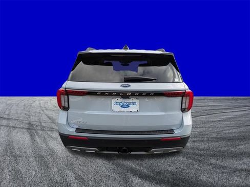 Certified 2026 Ford Explorer Active w/ Active Comfort Package RWD image 5