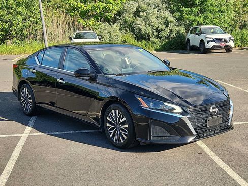 Certified 2023 Nissan Altima 2.5 SV FWD image 3