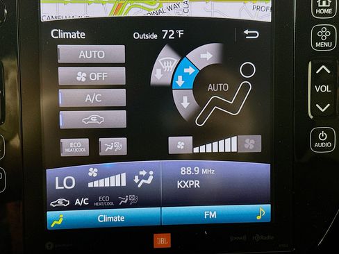 Used 2017 Toyota Prius Prime Advanced image 24