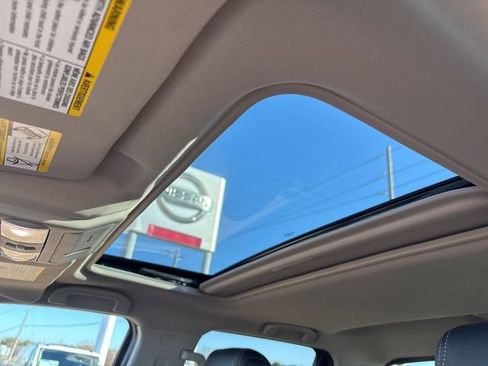 Certified 2024 Nissan Frontier SL image 22