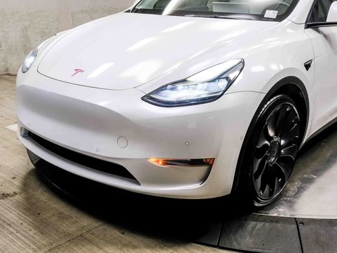 Used 2022 Tesla Model Y Performance AWD/4WD image 11
