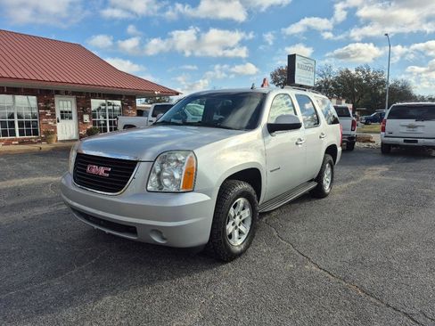 Used 2010 GMC Yukon SLE w/ Convenience Package image 1