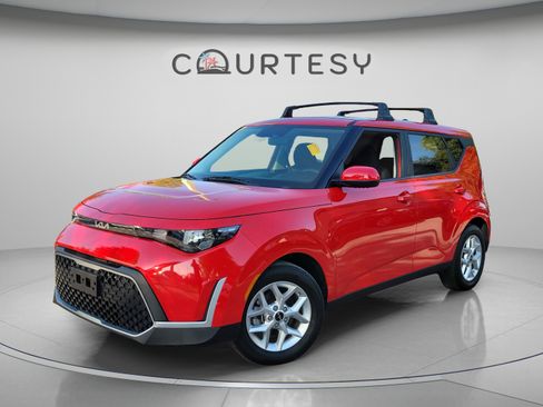 Certified 2023 Kia Soul LX w/ Option Group 015 FWD image 1