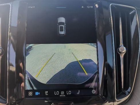 Used 2023 Volvo XC60 B5 Plus image 15