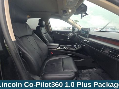 Used 2022 Lincoln Nautilus Reserve w/ Equipment Group 202A image 10