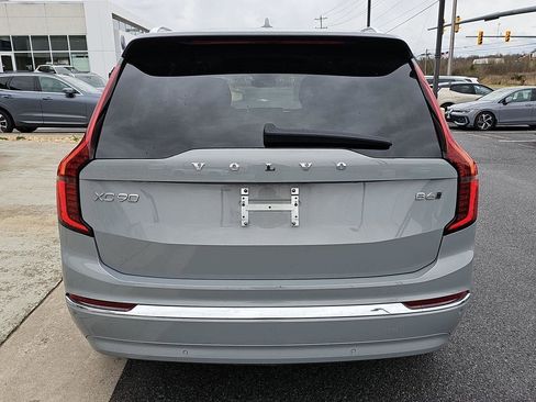 Used 2025 Volvo XC90 B6 Plus image 5
