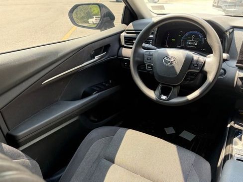 Used 2025 Toyota Camry LE FWD image 28