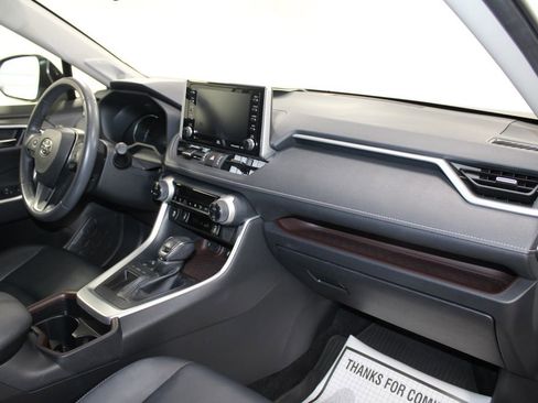 Used 2020 Toyota RAV4 Limited image 31