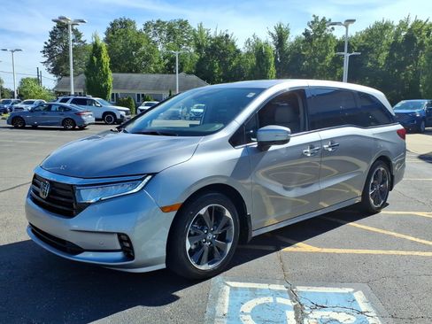 Used 2024 Honda Odyssey Elite image 3
