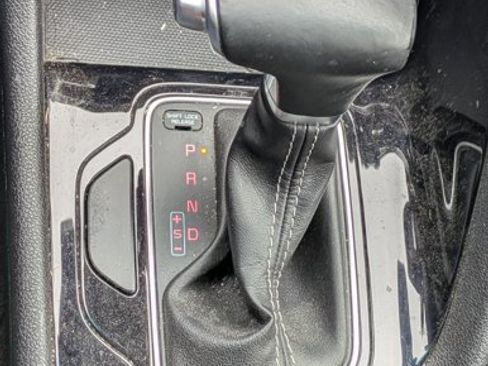 Used 2020 Kia Niro LXS FWD image 13