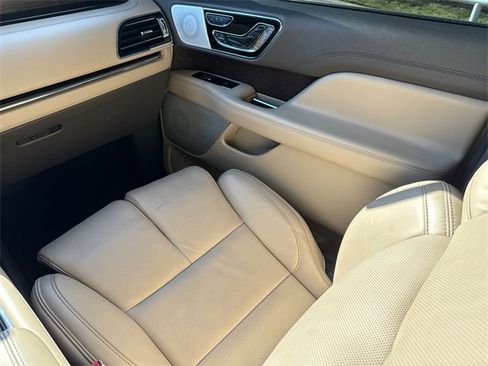 Used 2024 Lincoln Navigator Reserve image 16