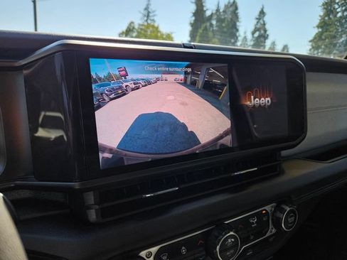 Used 2024 Jeep Wrangler Unlimited Sahara AWD/4WD image 40