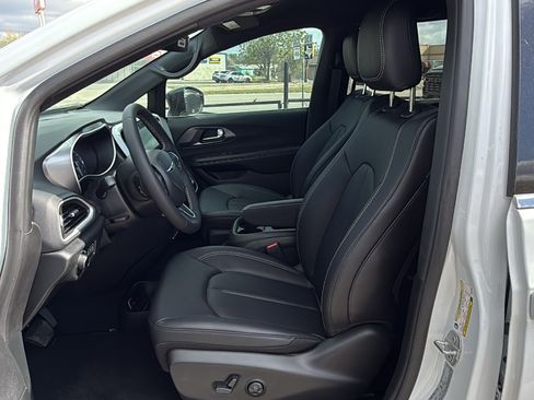 New 2026 Chrysler Voyager LX FWD image 9