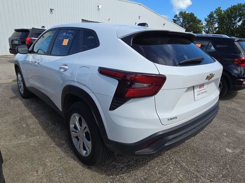 Used 2025 Chevrolet Trax LS FWD image 7