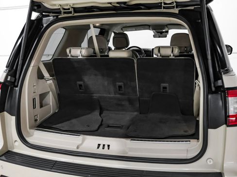 Used 2018 Lincoln Navigator Select w/ Technology Package image 53