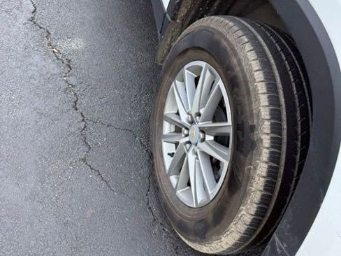 Used 2023 Chevrolet Traverse LT image 8