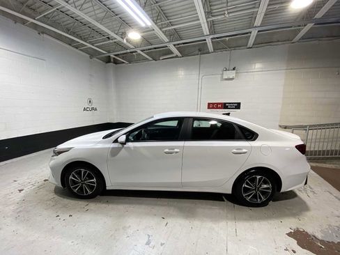 Used 2023 Kia Forte LXS FWD image 3