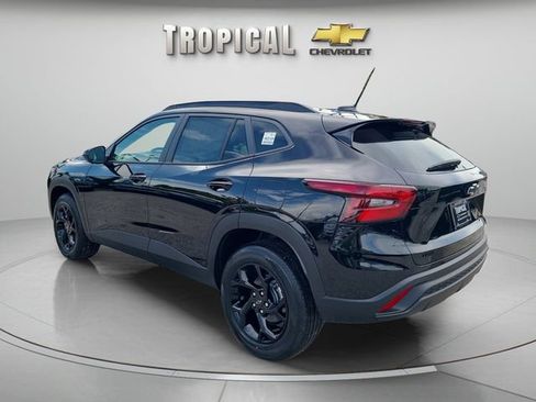 New 2026 Chevrolet Trax LT w/ Midnight Edition FWD image 3