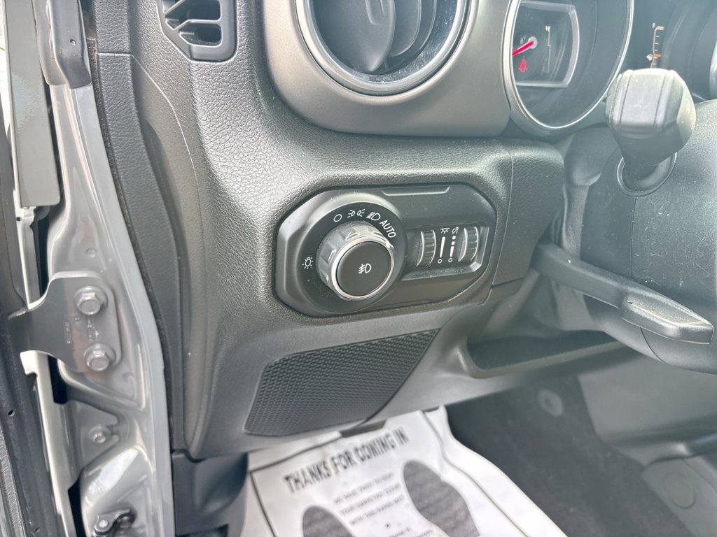 Used 2020 Jeep Wrangler Unlimited Rubicon w/ Dual Top Group AWD/4WD image 27