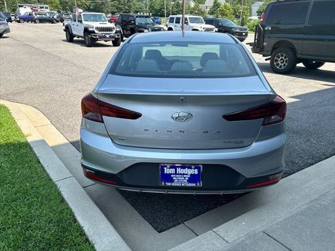 Used 2020 Hyundai Elantra SE FWD image 5