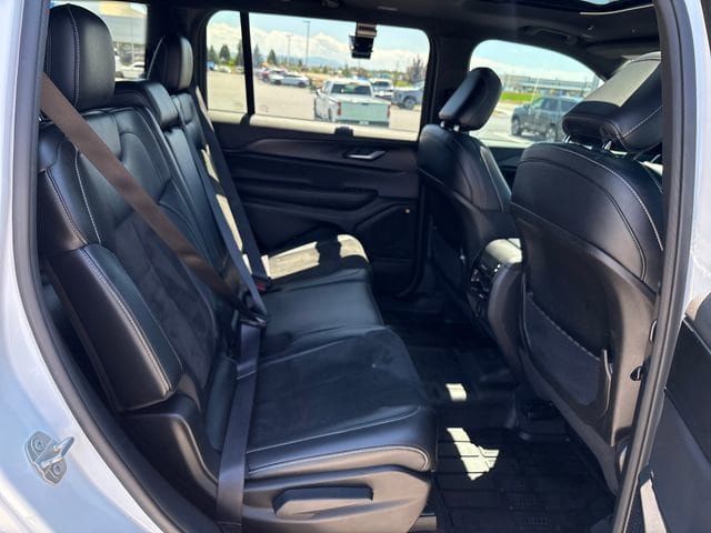 Used 2024 Jeep Grand Cherokee L Altitude AWD/4WD image 23