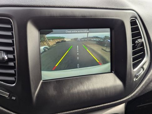 Used 2018 Jeep Compass Sport w/ Tech Group image 14