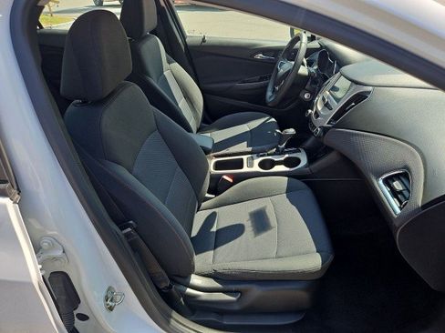 Used 2018 Chevrolet Cruze LS FWD image 26