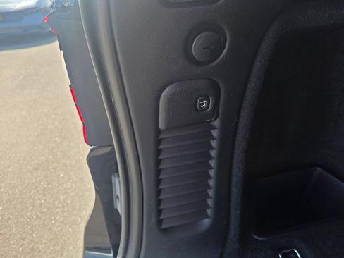 Used 2019 Dodge Durango R/T w/ Technology Group AWD/4WD image 19