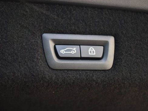 Used 2017 BMW 750i xDrive image 11