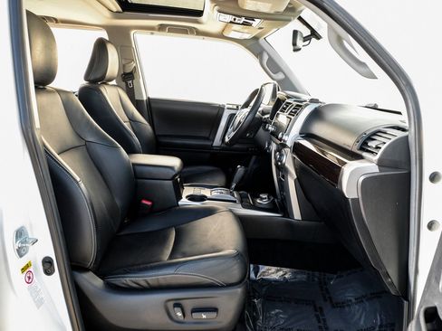 Used 2014 Toyota 4Runner Limited image 33