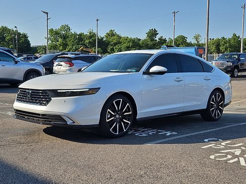 Used 2025 Honda Accord Touring image 3