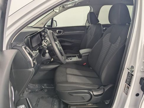 Used 2023 Kia Sorento LX FWD image 11