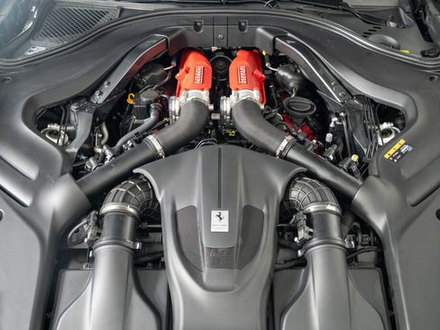 Used 2025 Ferrari Roma Spider image 19