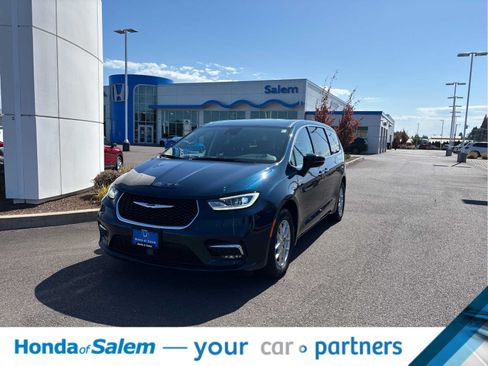 Used 2024 Chrysler Pacifica Touring-L FWD image 1