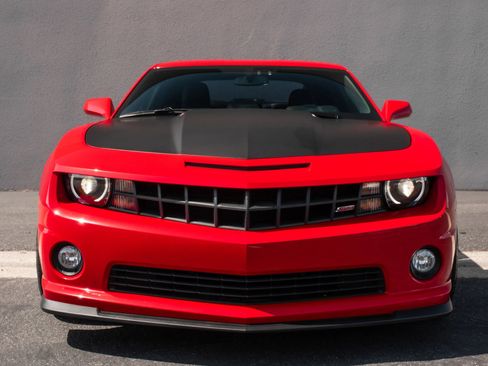 Used 2013 Chevrolet Camaro SS w/ SS Performance Package RWD image 3